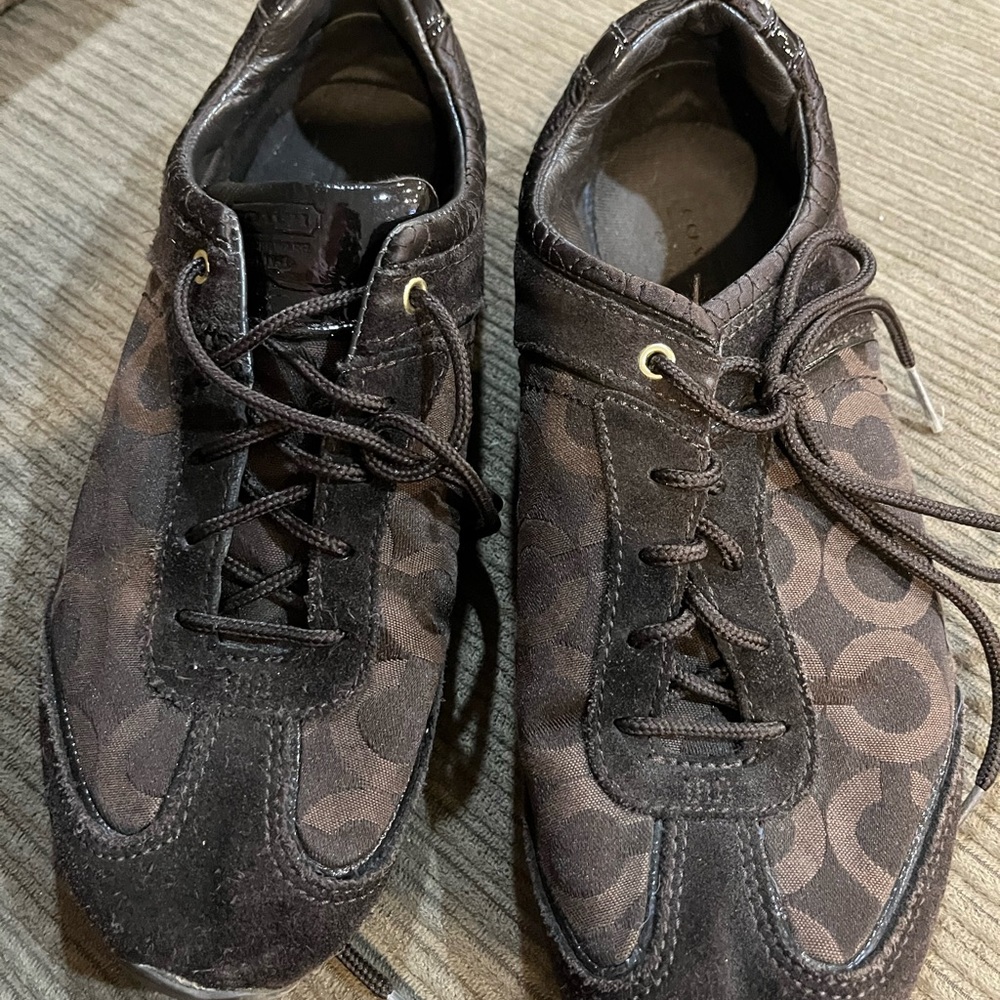 Women’s shoes size 8